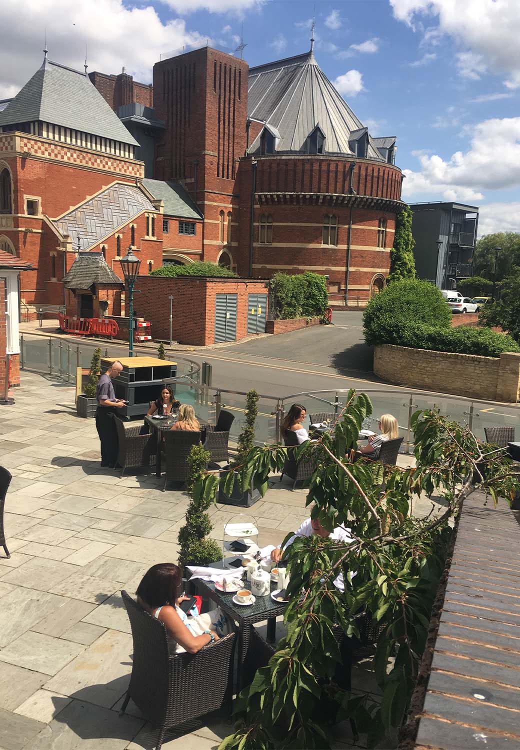 outdoor dining in stratford upon avon